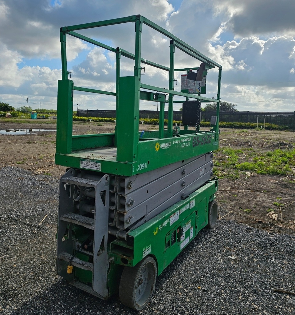 2015 Genie GS2632 Scissor Lift 